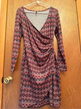 Ruched V-Neck Long Sleeve Dress in Burgundy Geo Print